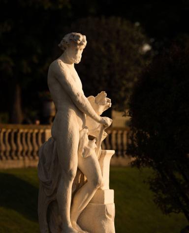 Explore Hidden Art Galleries and Museums Near Hôtel des Grands Voyageurs