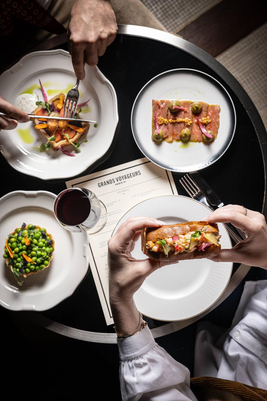 Plaisirs Gastronomiques à l'Hôtel des Grands Voyageurs, Paris
