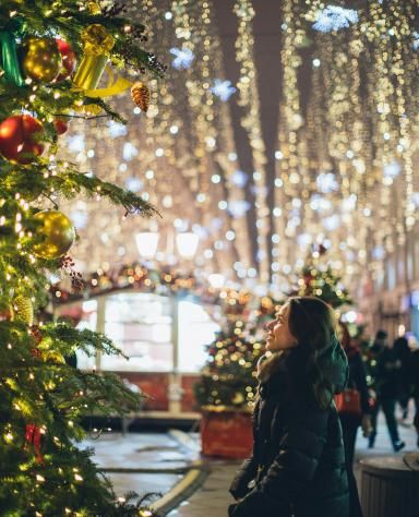 La Magie de Noël à Paris : Le Guide 2025 des Marchés et Vitrines