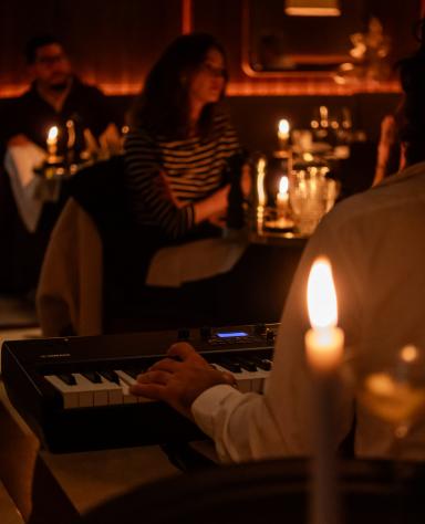 Piano Bar et Karaoké : Soirées Musicales à l'Hôtel des Grands Voyageurs